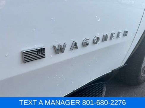 Used 2023 Jeep Wagoneer Series III w/ Preferred Equipment Group AWD/4WD image 9
