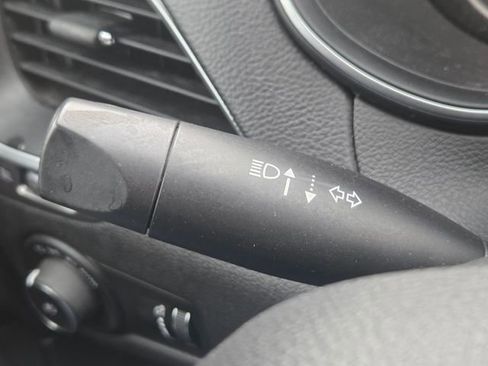 Used 2019 Jeep Cherokee Latitude w/ Cold Weather Group AWD/4WD image 39