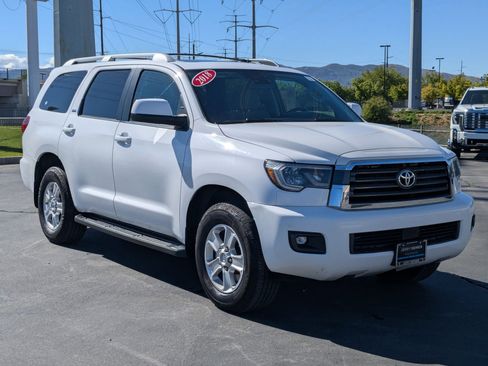 Used 2018 Toyota Sequoia SR5 w/ Carpet Cargo Mat Package AWD/4WD image 7