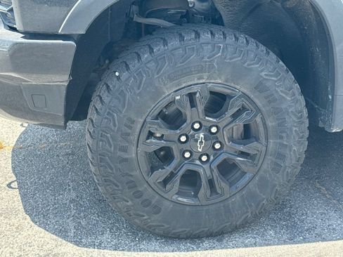 Used 2023 Chevrolet Silverado 1500 ZR2 w/ Technology Package AWD/4WD image 5