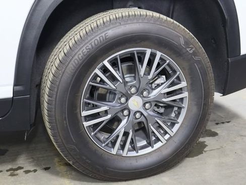 Used 2026 Chevrolet Traverse LT w/ Driver Confidence Package image 39