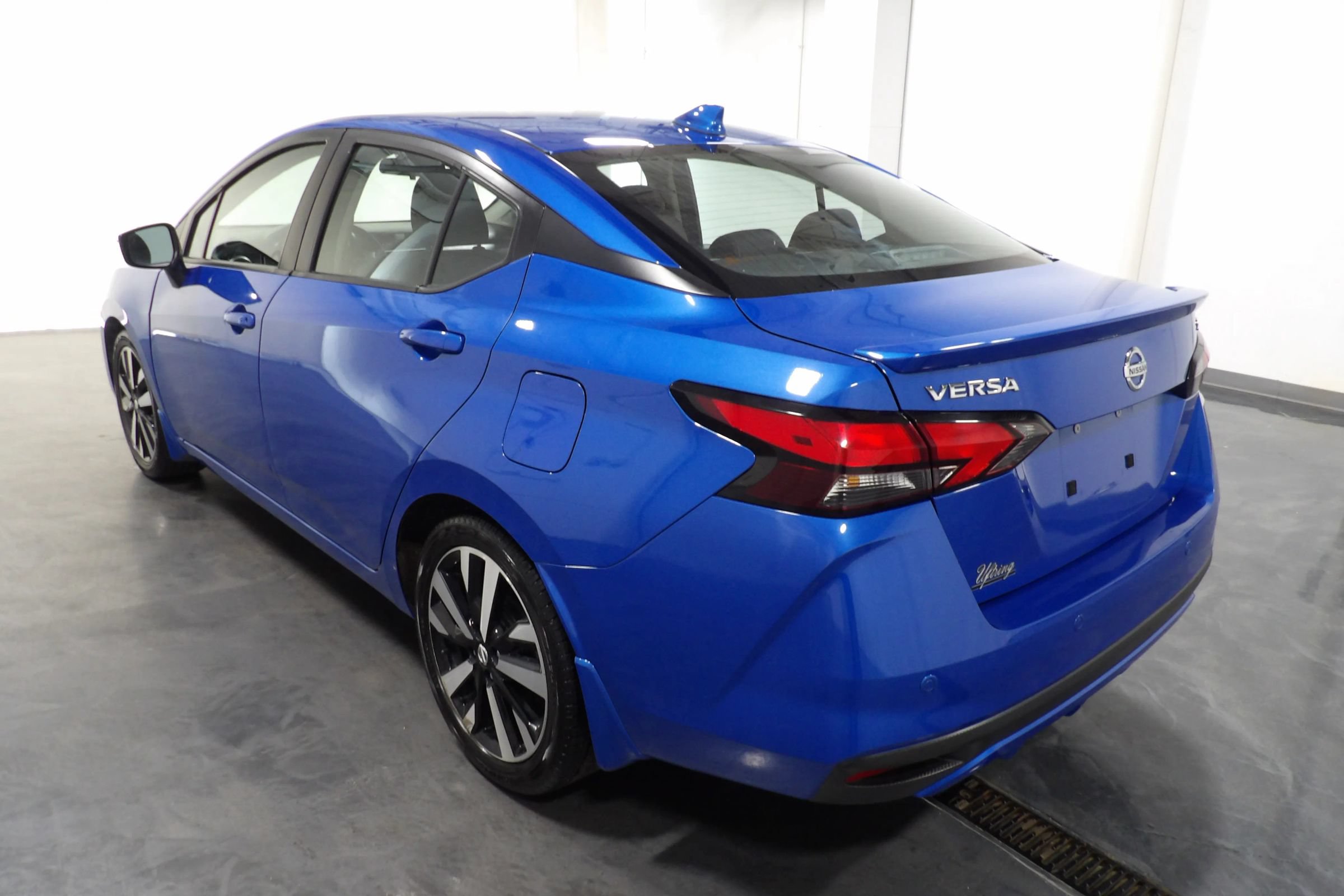 Used 2022 Nissan Versa SR w/ Convenience Package FWD image 7