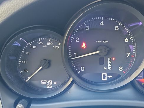 Certified 2026 Porsche Macan AWD/4WD image 32
