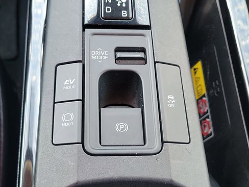 Used 2023 Toyota Prius XLE image 28