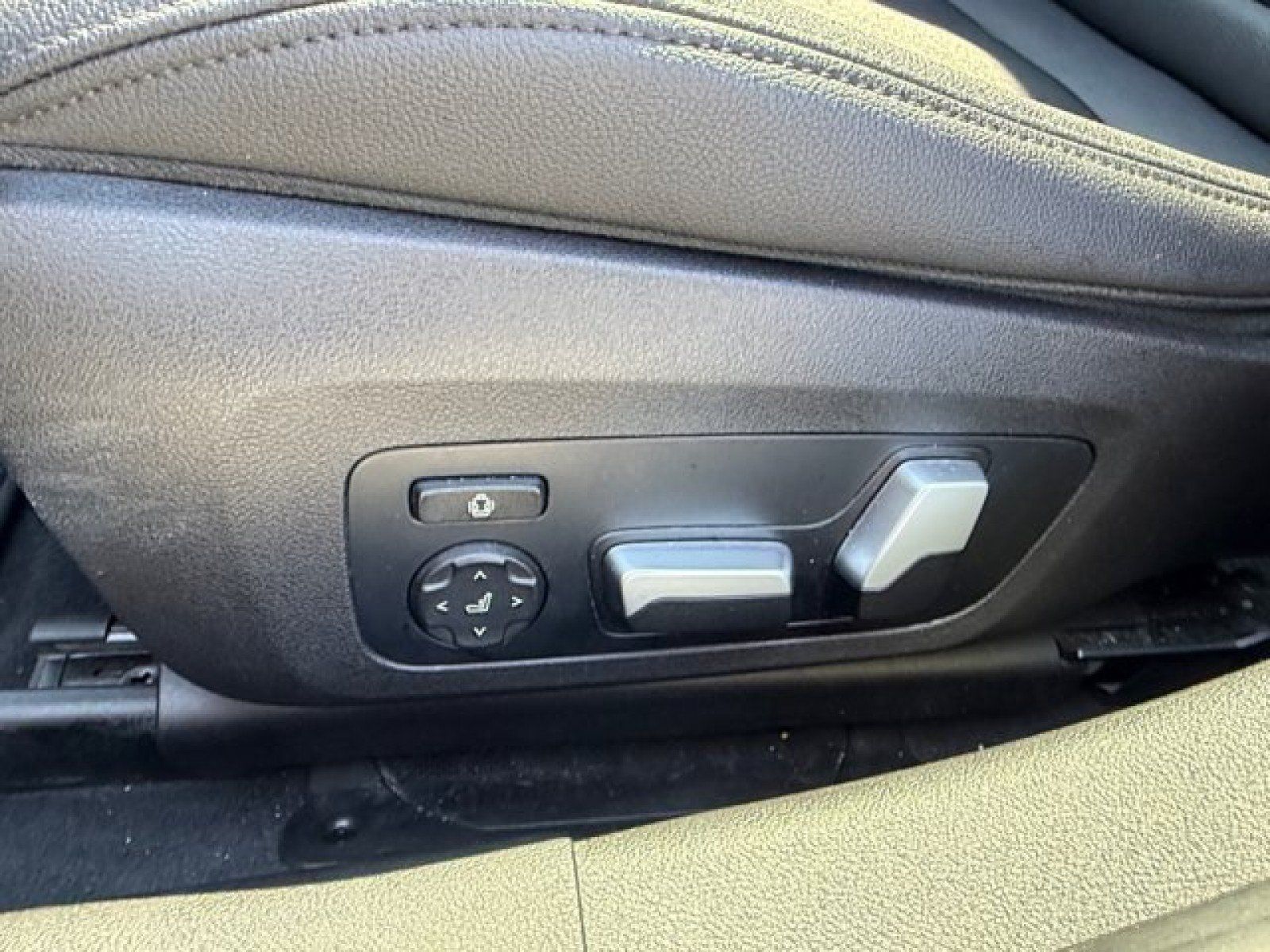 Used 2021 BMW 330i Sedan w/ Convenience Package RWD image 11