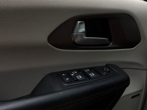 Used 2017 Chrysler Pacifica Touring-L Plus w/ Advanced Safetytec Group image 24