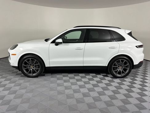 Certified 2025 Porsche Cayenne AWD/4WD image 2