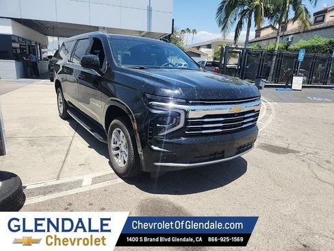 Certified 2025 Chevrolet Suburban LT RWD image 7