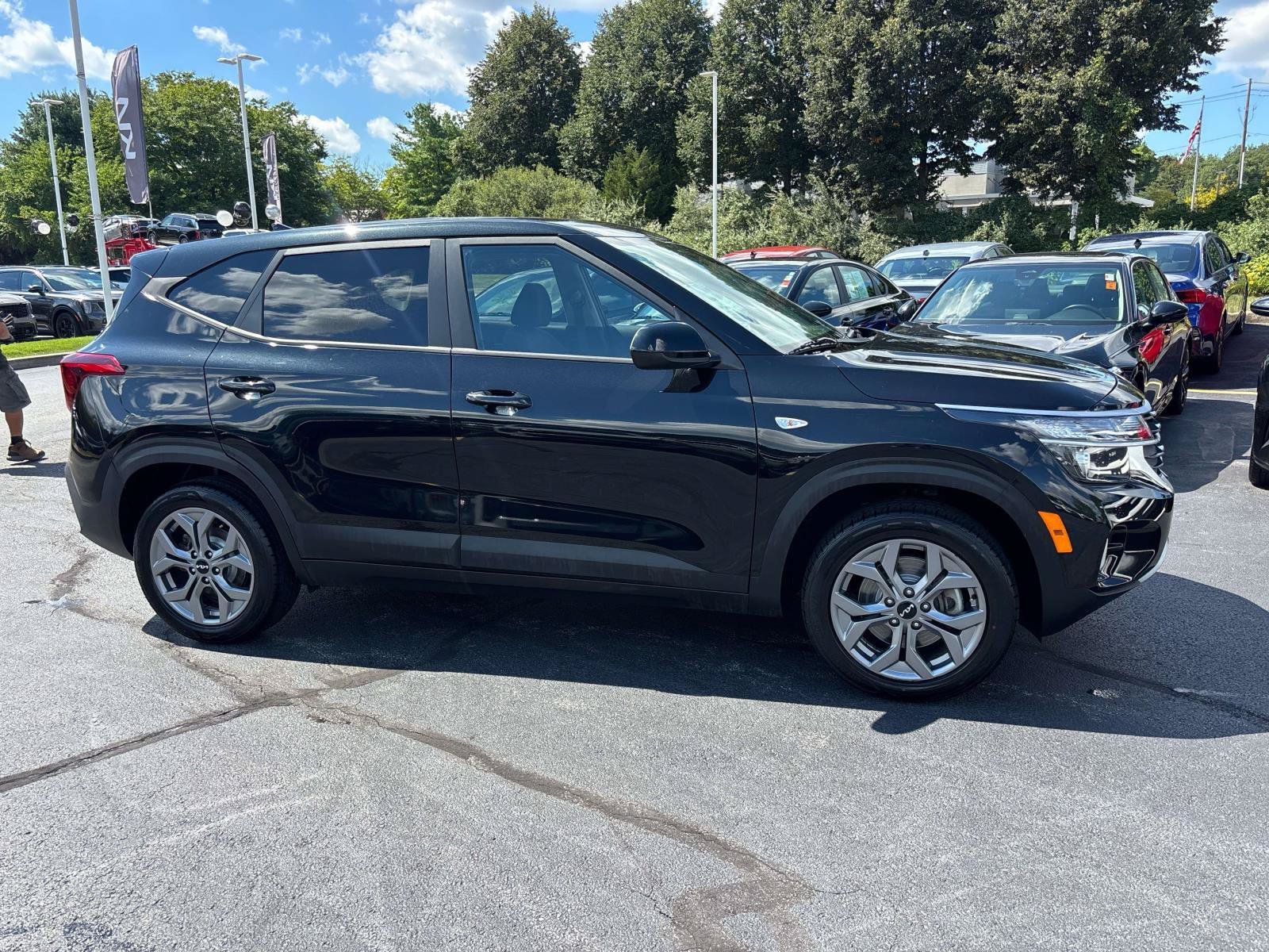 Used 2024 Kia Seltos LX AWD/4WD image 6