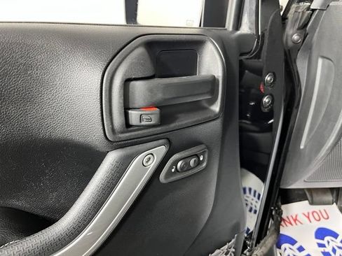 Used 2016 Jeep Wrangler Unlimited Rubicon AWD/4WD image 16