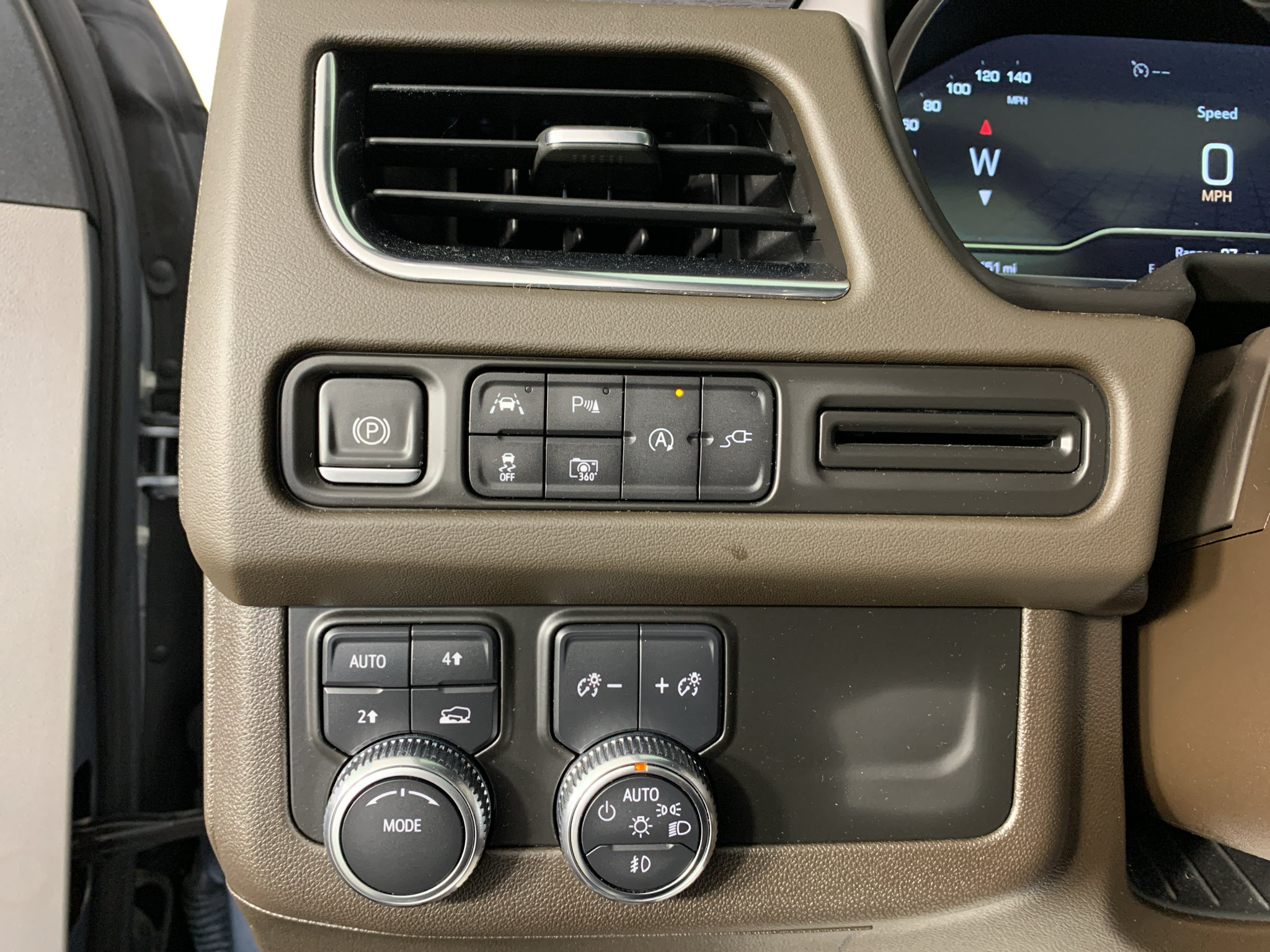 Used 2022 GMC Yukon XL SLT w/ SLT Premium Package AWD/4WD image 15
