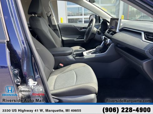Used 2025 Toyota RAV4 XLE AWD/4WD image 25