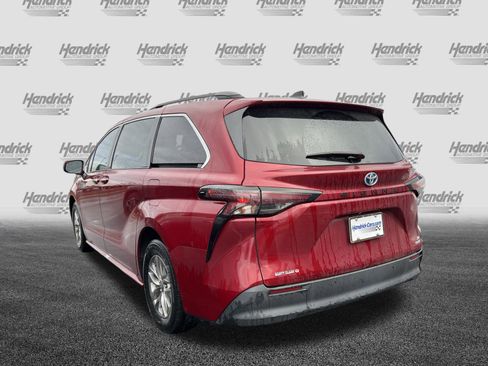 Used 2023 Toyota Sienna XLE image 8