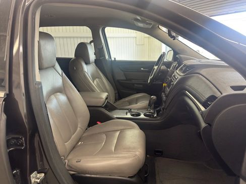 Used 2017 Chevrolet Traverse LT w/ Style and Technology Package image 10