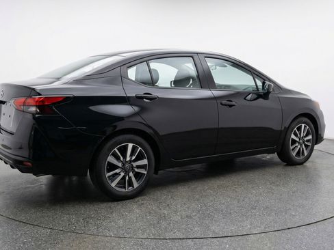 Used 2025 Nissan Versa SV image 9