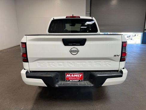 Used 2024 Nissan Frontier SV RWD image 4
