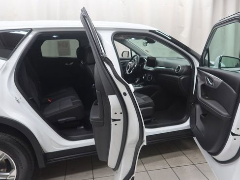 Used 2025 Chevrolet Blazer LT AWD/4WD image 9