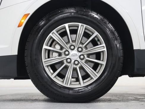 Used 2018 Cadillac XT5 Luxury w/ Driver Awareness Package AWD/4WD image 13
