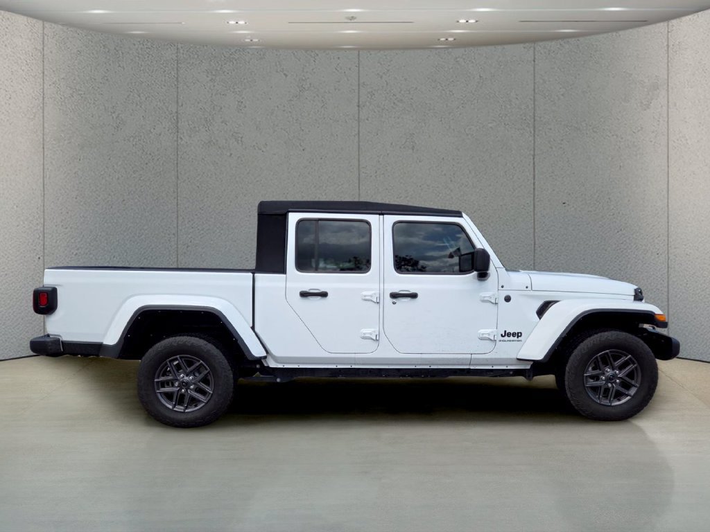Used 2024 Jeep Gladiator Sport AWD/4WD image 4