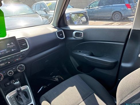 Certified 2023 Hyundai Venue SE FWD image 35