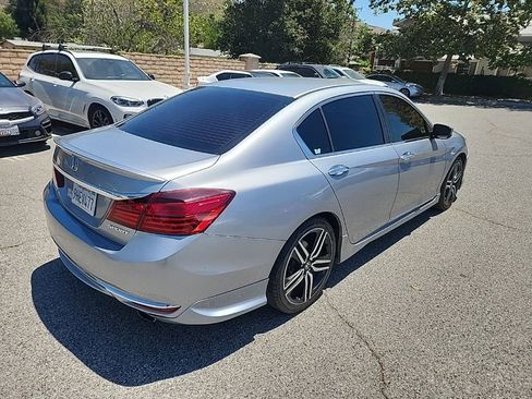 Used 2017 Honda Accord Sport image 5