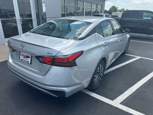 Used 2024 Nissan Altima 2.5 SV FWD image 13