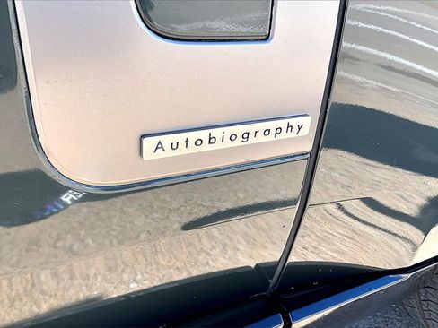 Used 2023 Land Rover Range Rover Autobiography image 32