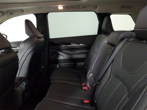 Certified 2025 INFINITI QX60 Pure image 12