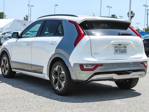 Used 2023 Kia Niro Wave FWD image 7