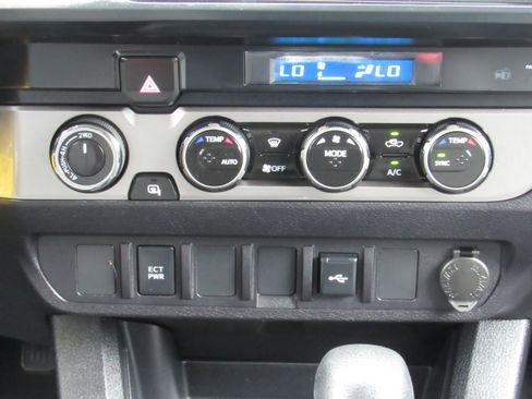 Used 2022 Toyota Tacoma SR image 17