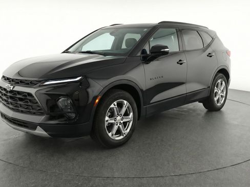 Used 2025 Chevrolet Blazer LT FWD image 3