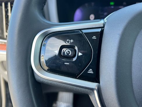 Used 2024 Volvo V60 B5 Cross Country Plus image 29