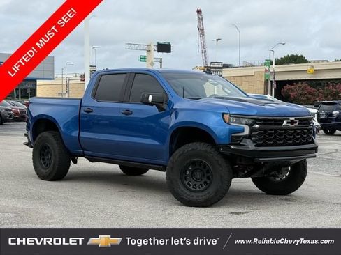 Used 2022 Chevrolet Silverado 1500 ZR2 w/ Technology Package AWD/4WD image 2