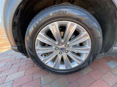 Used 2021 Ford Explorer Limited w/ Equipment Group 301A image 28