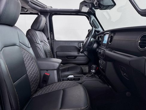 Used 2022 Jeep Wrangler Unlimited Sahara image 6