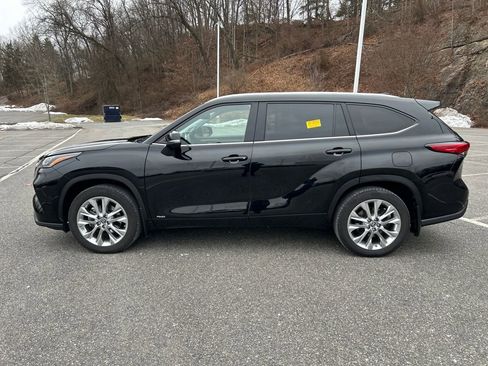 Used 2023 Toyota Highlander Limited image 2