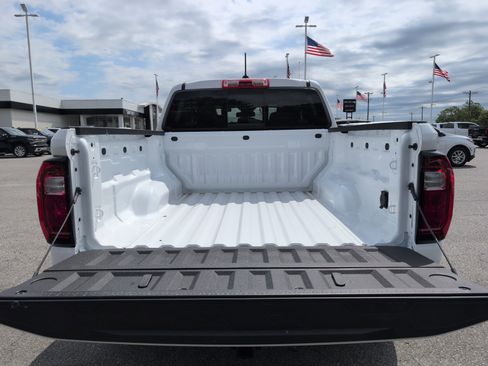 New 2026 GMC Canyon AT4 AWD/4WD image 6