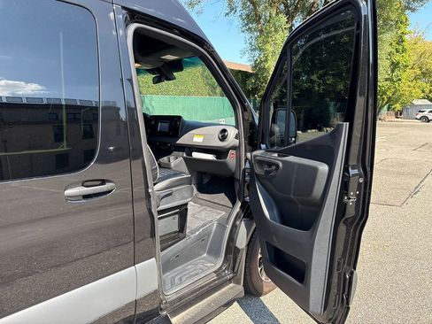 Used 2019 Mercedes-Benz Sprinter 170 w/ Driver Convenience Package image 18