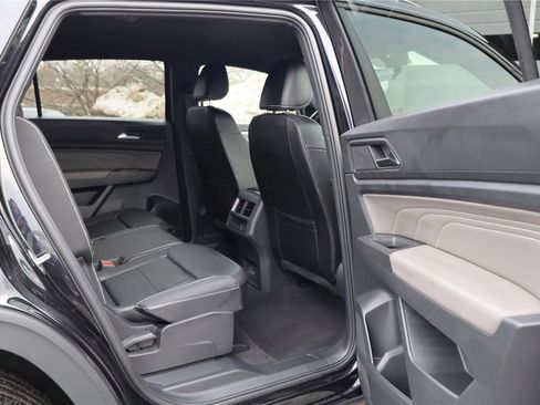 Certified 2023 Volkswagen Atlas Cross Sport SE w/ Black Wheel Package image 30