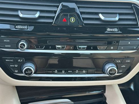 Used 2019 BMW 530e image 22