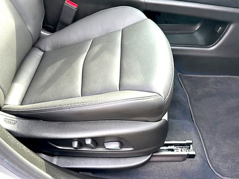 Used 2024 Cadillac XT6 Premium Luxury FWD image 27