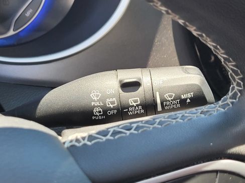 Used 2023 Chrysler Pacifica Touring-L FWD image 25