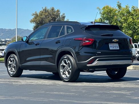 Used 2026 Chevrolet Trax LT FWD image 6
