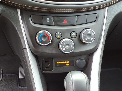 Certified 2022 Chevrolet Trax LS w/ Tint and Cruise Package image 22