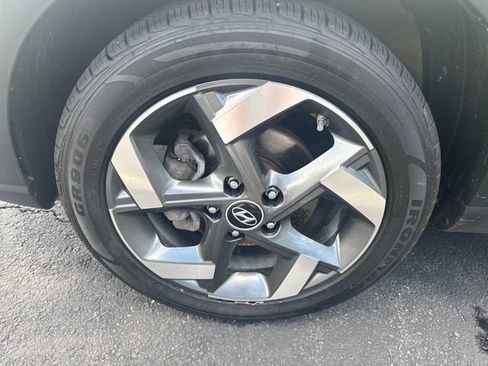 Used 2021 Hyundai Venue SEL FWD image 18