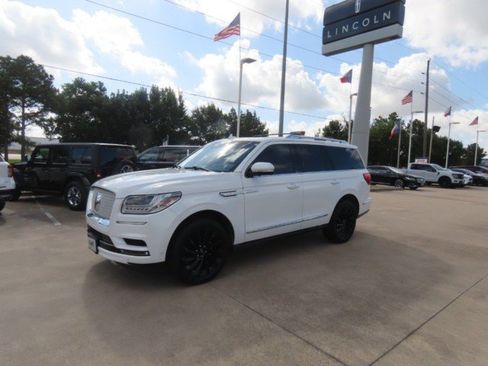 Used 2020 Lincoln Navigator Reserve w/ Equipment Group 208A Reserve AWD/4WD image 2
