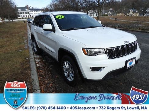 Used 2022 Jeep Grand Cherokee Laredo E AWD/4WD image 7