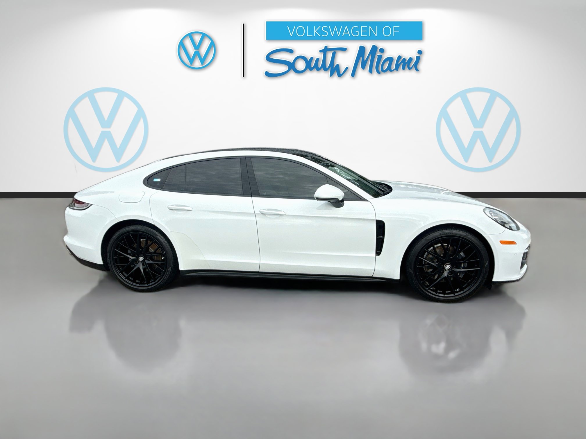 Used 2023 Porsche Panamera w/ Premium Package RWD image 8