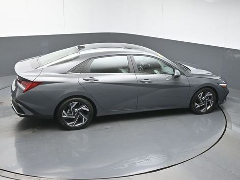 Used 2024 Hyundai Elantra Limited image 43