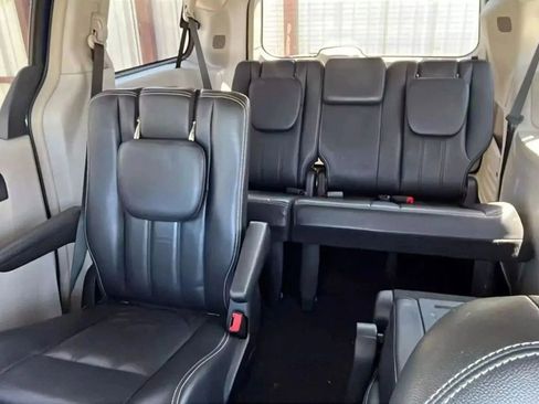 Used 2012 Chrysler Town & Country Touring w/ Entertainment Group #1 image 5